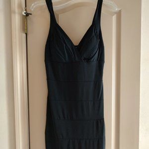 "XOXO" BLACK FORM-FITTING DRESS (JR.-M)